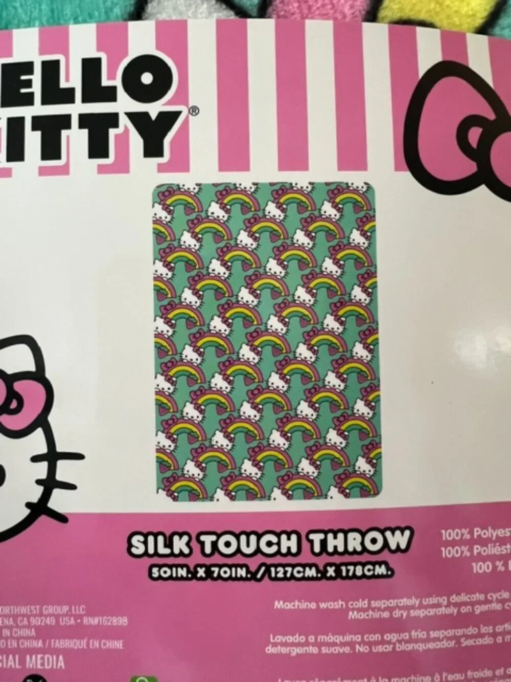 HELLO KITTY RAINBOW & STRAWBERRY THROW